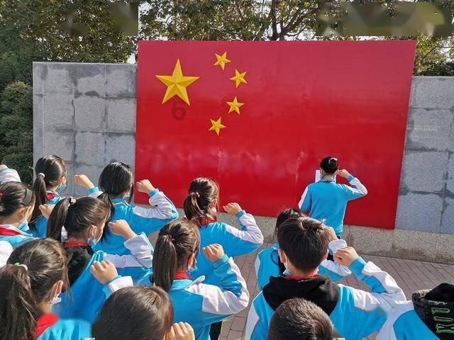 探索一年前,和丈夫同房,避孕套丢了,找不到了,怀疑掉阴道里了,避孕套掉进阴道里 会进输卵管里吗?会导致